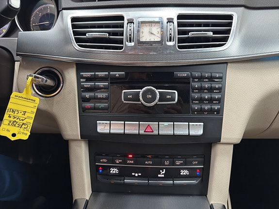 Mercedes-Benz E220 14 of 16