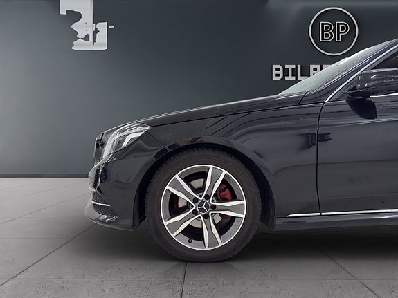 Mercedes-Benz E220 16 of 16