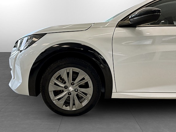 Peugeot e-208 14 of 15