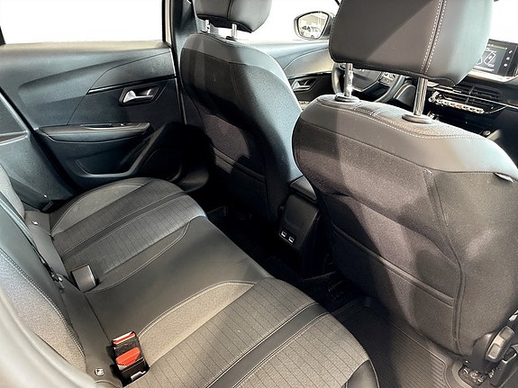 Peugeot e-208 12 of 15