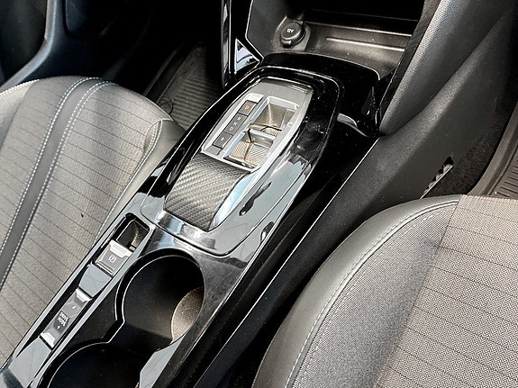 Peugeot e-208 10 of 15