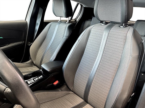 Peugeot e-208 5 of 15