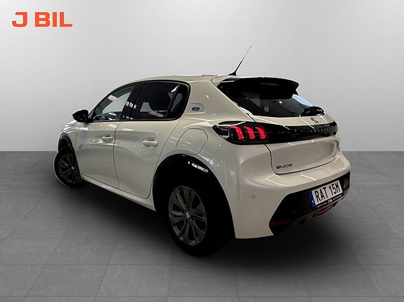 Peugeot e-208 3 of 15
