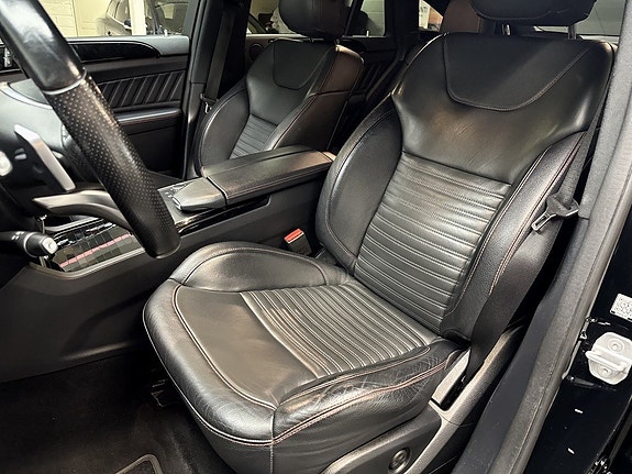 Mercedes-Benz GLE43 16 of 26