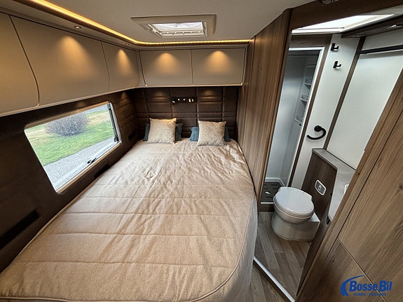 Kabe TM Royal X 810 LXL * Face to face * topputrustad * 15 of 21
