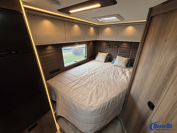 Kabe TM Royal X 810 LXL * Face to face * topputrustad * 18 of 21