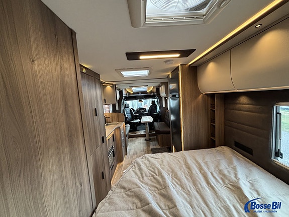 Kabe TM Royal X 810 LXL * Face to face * topputrustad * 19 of 21