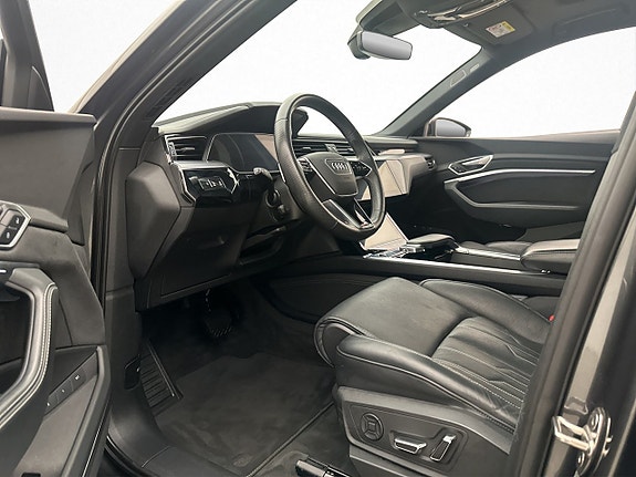 Audi e-tron 11 of 30
