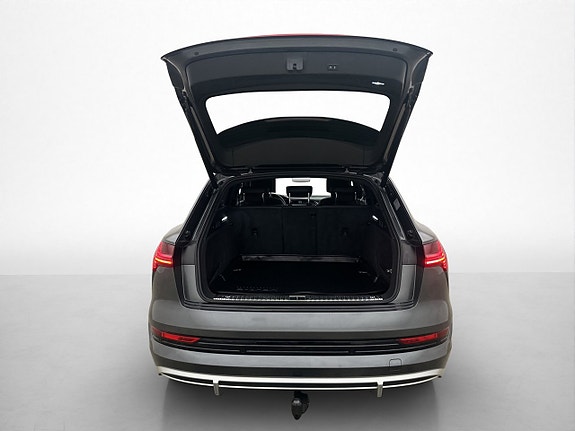 Audi e-tron 27 of 30