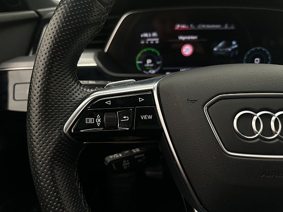 Audi e-tron 14 of 30