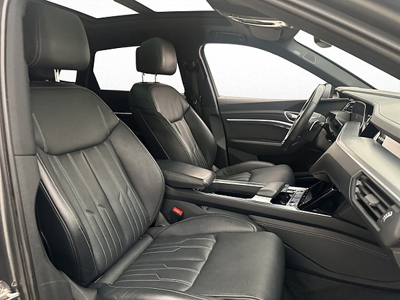 Audi e-tron 24 of 30