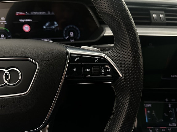 Audi e-tron 16 of 30