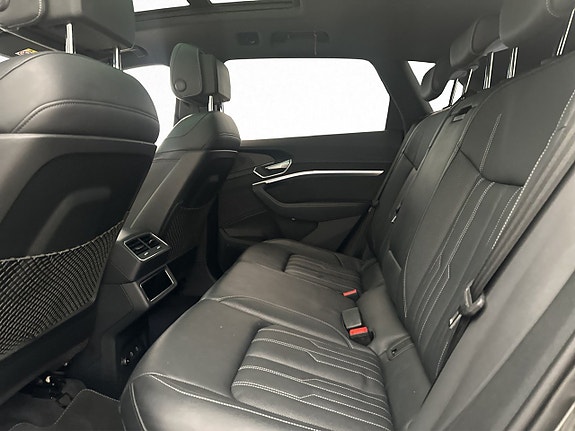 Audi e-tron 26 of 30