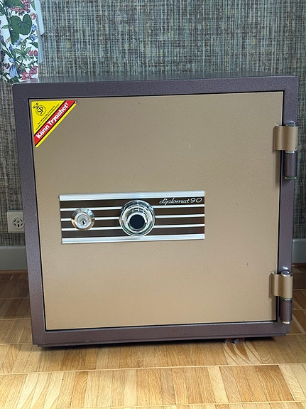 Product image 1 of 2
