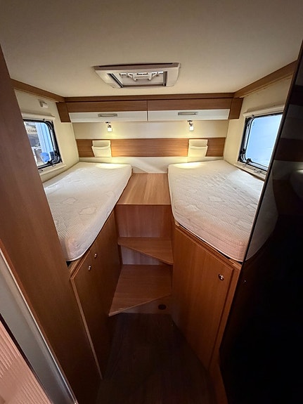 Eura Mobil Profila One 690 EB Solceller | Backkamera  | Långbäddar + Taksäng 16 of 20