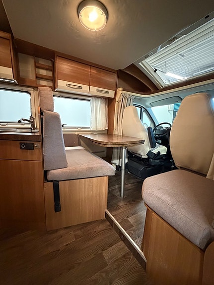 Eura Mobil Profila One 690 EB Solceller | Backkamera  | Långbäddar + Taksäng 6 of 20