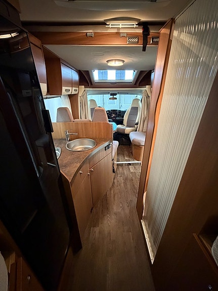 Eura Mobil Profila One 690 EB Solceller | Backkamera  | Långbäddar + Taksäng 19 of 20