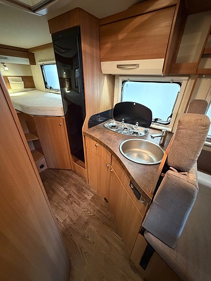 Eura Mobil Profila One 690 EB Solceller | Backkamera  | Långbäddar + Taksäng 12 of 20
