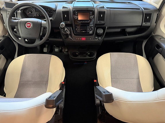Eura Mobil Profila One 690 EB Solceller | Backkamera  | Långbäddar + Taksäng 7 of 20