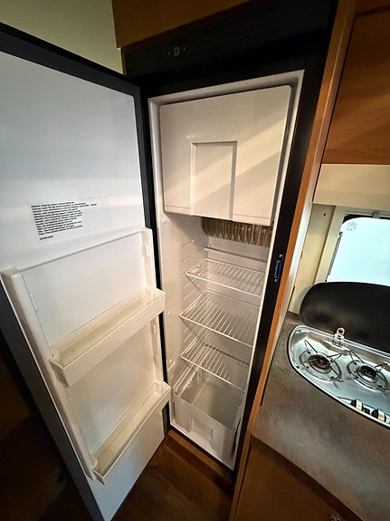 Eura Mobil Profila One 690 EB Solceller | Backkamera  | Långbäddar + Taksäng 13 of 20