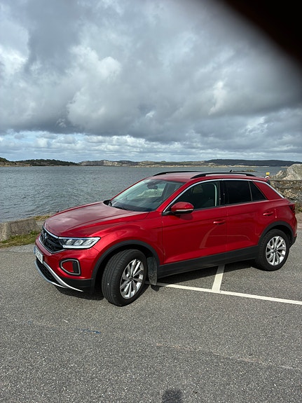 Volkswagen T-Roc 2 of 2