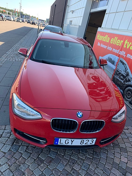 BMW 118d 2 of 8