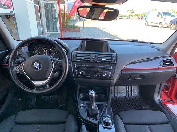 BMW 118d 4 of 8