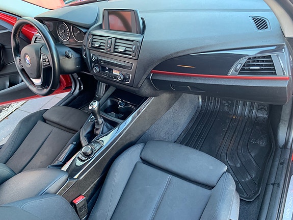 BMW 118d 6 of 8