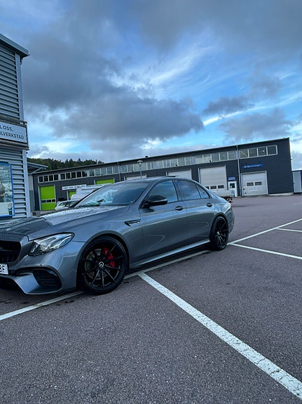 Mercedes-Benz E450 2 of 9