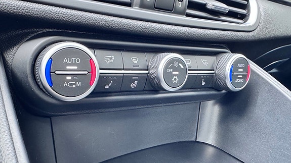 Alfa Romeo Giulia 14 of 19
