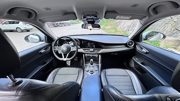 Alfa Romeo Giulia 8 of 19