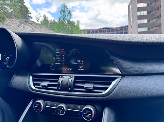 Alfa Romeo Giulia 15 of 19
