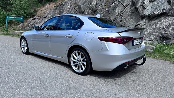 Alfa Romeo Giulia 4 of 19