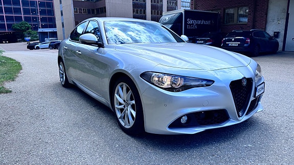 Alfa Romeo Giulia 7 of 19