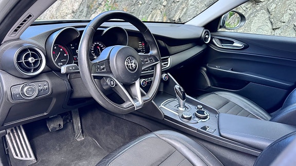 Alfa Romeo Giulia 10 of 19