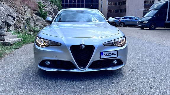 Alfa Romeo Giulia 3 of 19