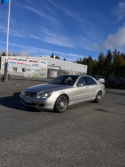 Mercedes-Benz S500 2 of 17