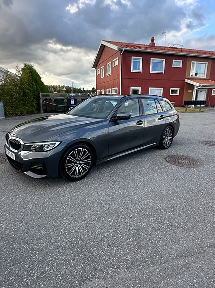 BMW 320d 3 of 12