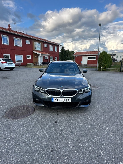BMW 320d 6 of 12