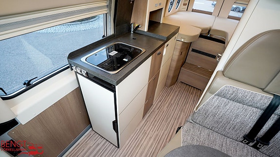 Carthago MALIBU VAN 640 LE Two Rooms 9 of 21