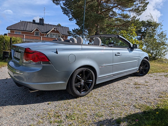 Volvo C70 2 of 14