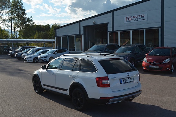 Skoda Octavia Scout 11 of 27