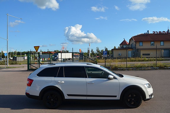 Skoda Octavia Scout 15 of 27