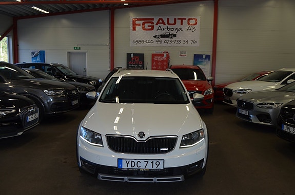 Skoda Octavia Scout 3 of 27
