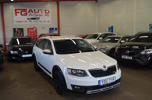 Skoda Octavia Scout 4 of 27
