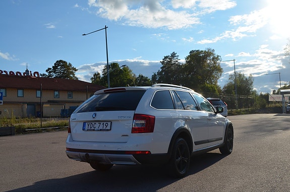 Skoda Octavia Scout 13 of 27
