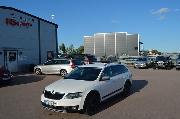 Skoda Octavia Scout 9 of 27