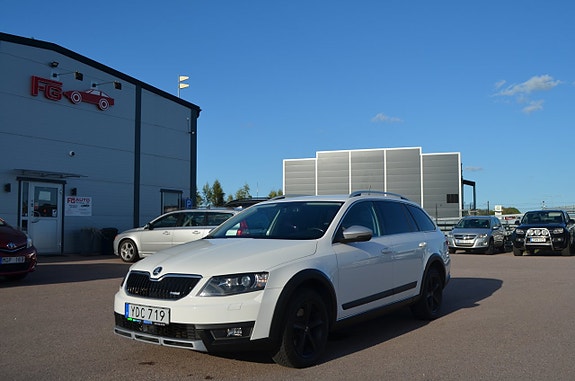 Skoda Octavia Scout 10 of 27