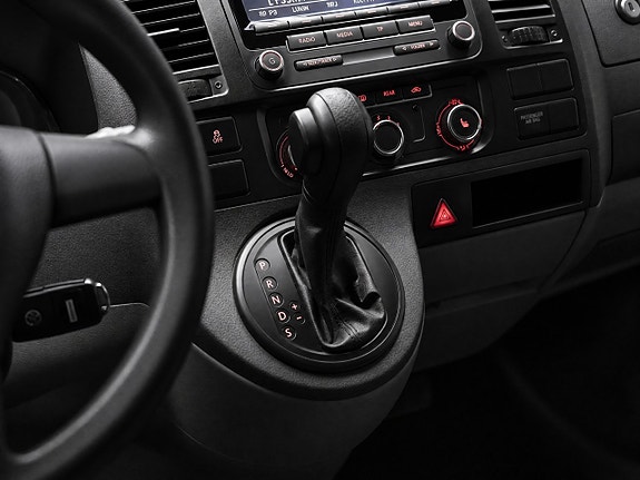 Volkswagen Caravelle 12 of 17