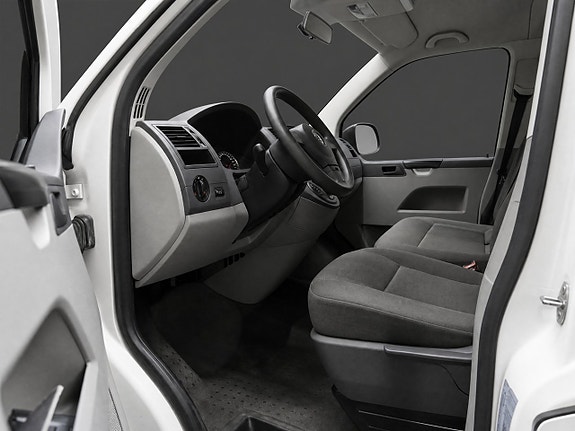 Volkswagen Caravelle 7 of 17